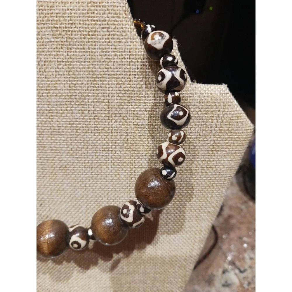 Women's Ethnic Chunky 15in. Wood Beaded Collar Necklace.